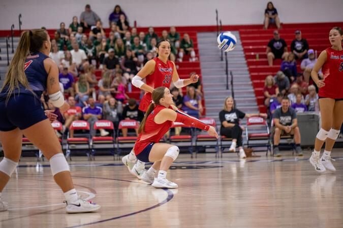 Volleyball Opens Sugar Loaf Classic 2-0