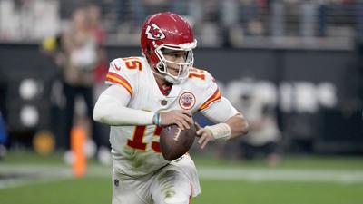 Chiefs beat Raiders for AFC's top seed - CBS San Francisco