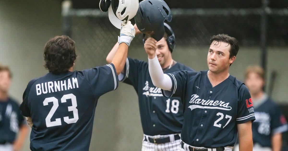 Mariners eliminate four-time defending champs, then open playoffs with win over Rockport