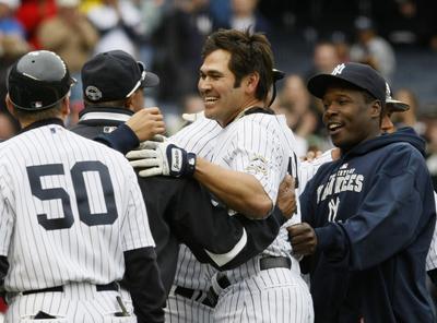 Former New York Yankee Johnny Damon reaches $8 million deal with