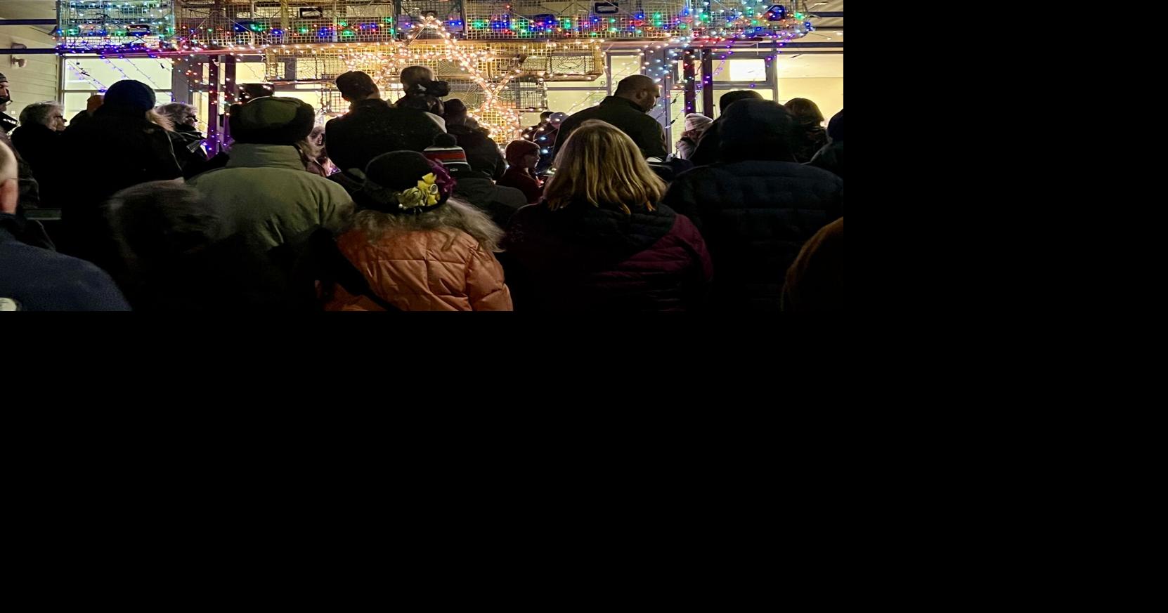 'Don't let the lights go out' Hundreds gather for lighting of Ahavat