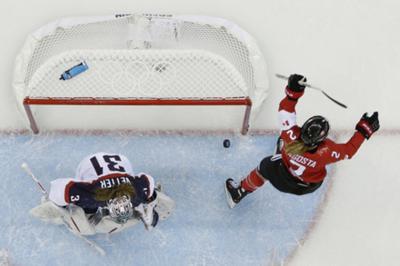 Canada Beats Us 3 2 In Olympic Women S Hockey Sports