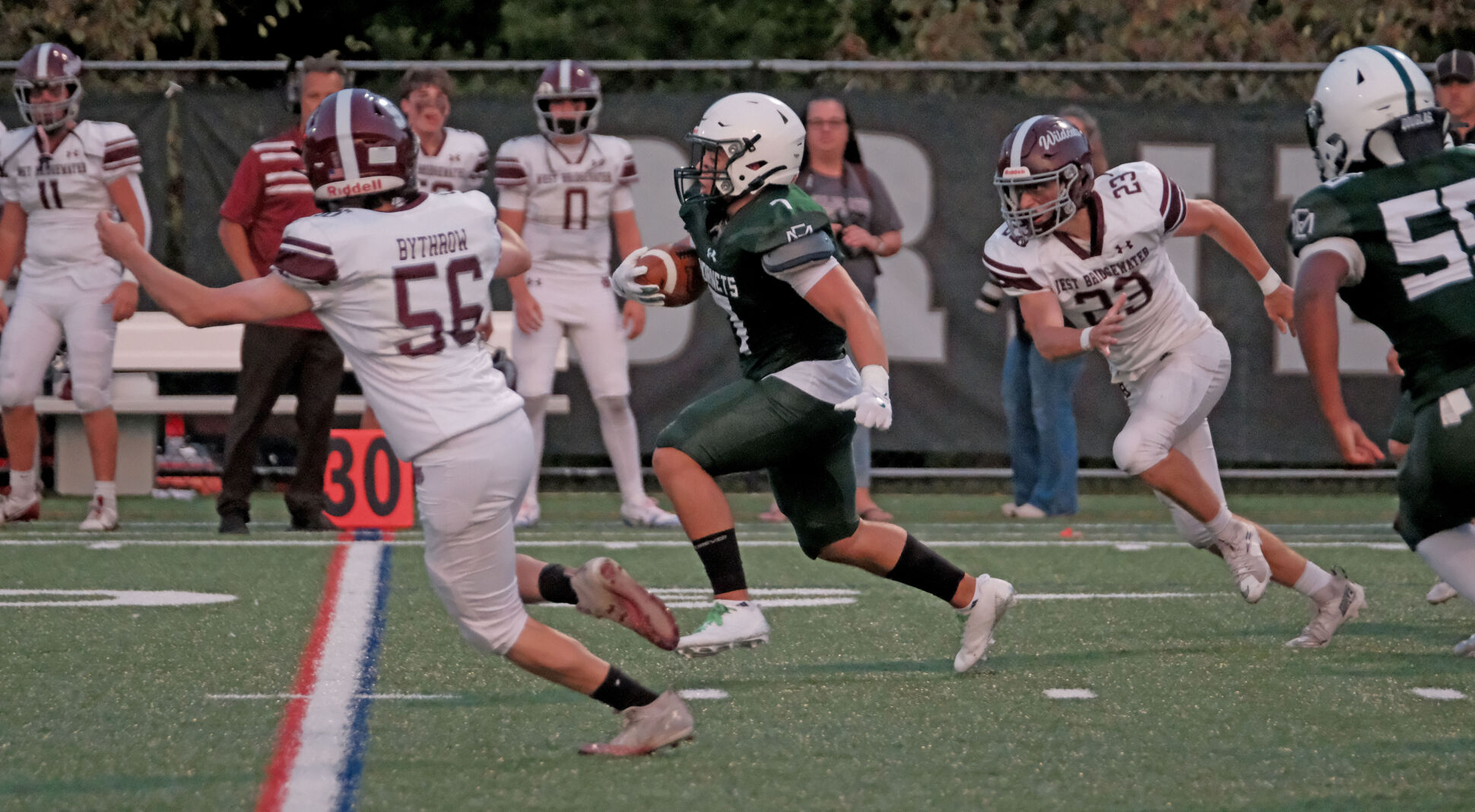 クロム Hurd dazzles as Hornets handle KIPP Academy for first win of