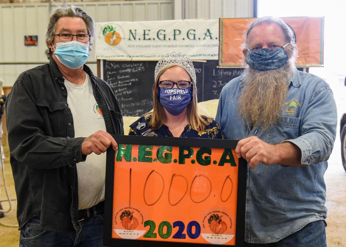 201002_JCA_SN_TOPSPUMPKINWEIGHIN_017.JPG