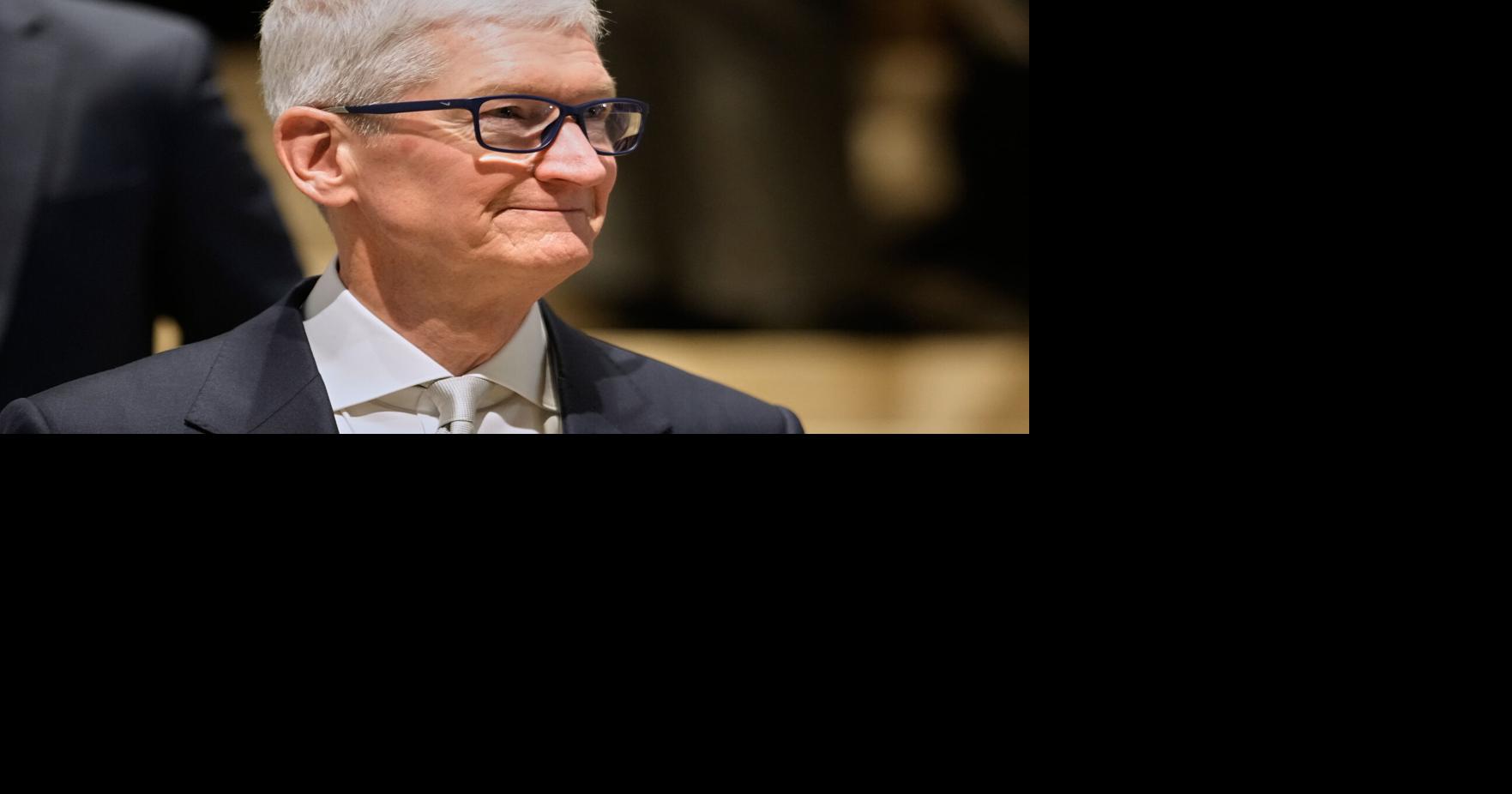 FTC chairman chides Apple for news feed