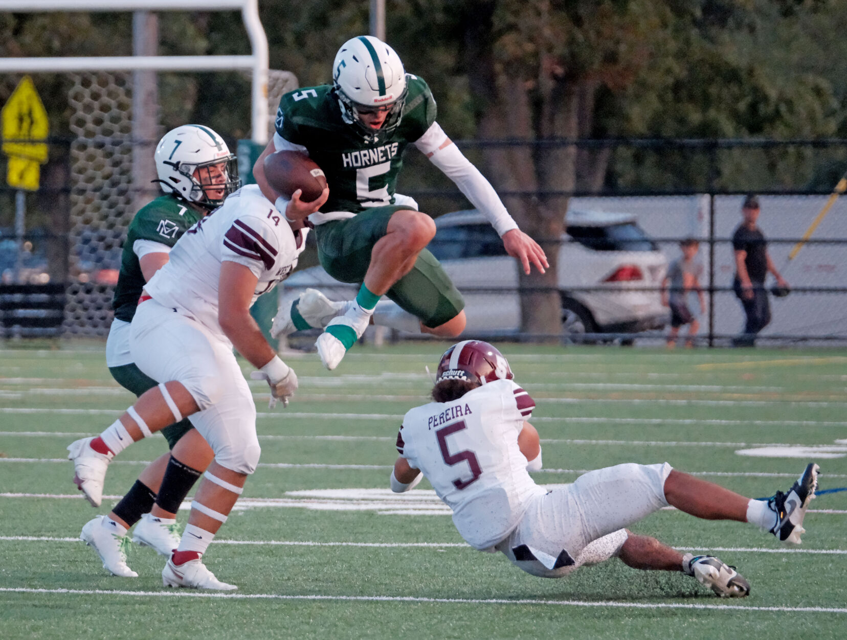 クロム Hurd dazzles as Hornets handle KIPP Academy for first win of