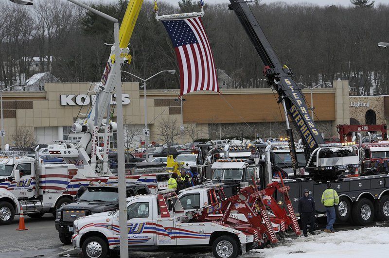 Tow truck tribute: Hundreds in industry pay final respects | Local News