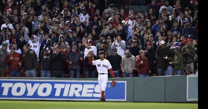 Marte receives 'special glove' from Rawlings to honor defensive prowess