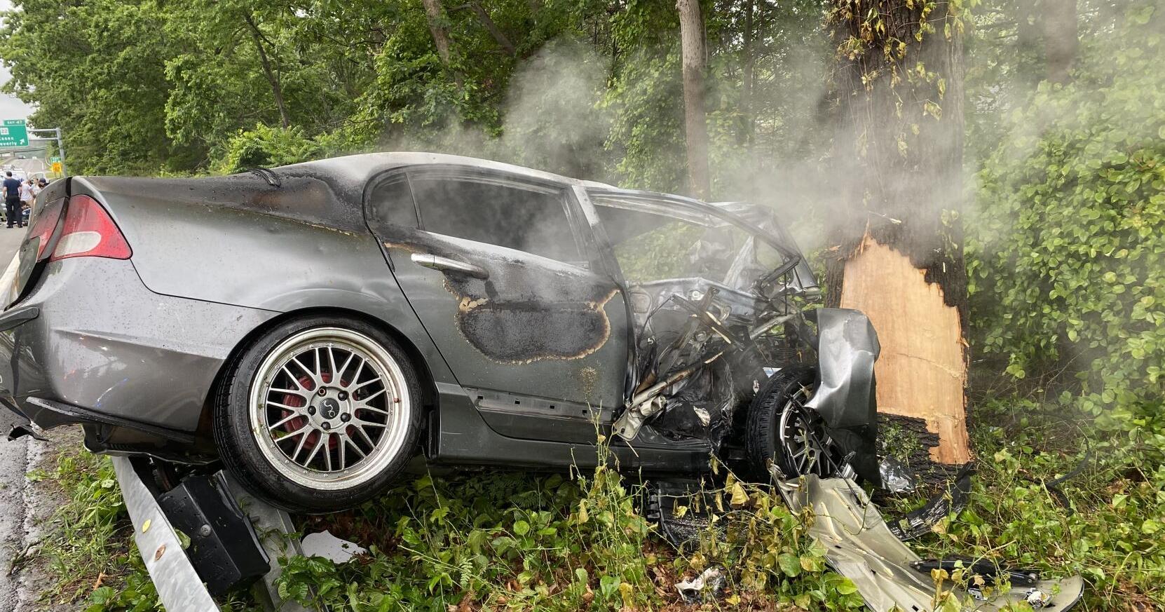 Driver rescued from burning car - Vimarsana News
