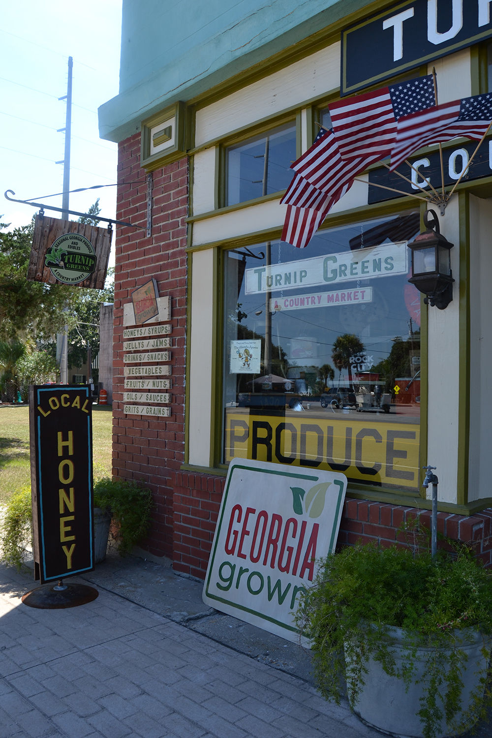 Turnip Greens returns a country market feel to downtown Darien