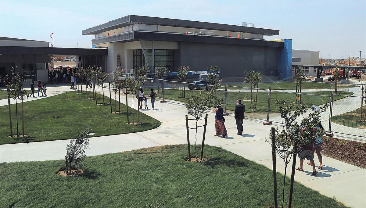 Hundreds turn out for first look at Hansen School Tracy Press News