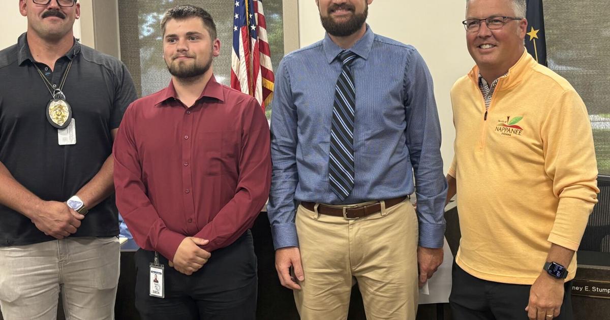 Mayor Jenkins swears in two new reserve officers