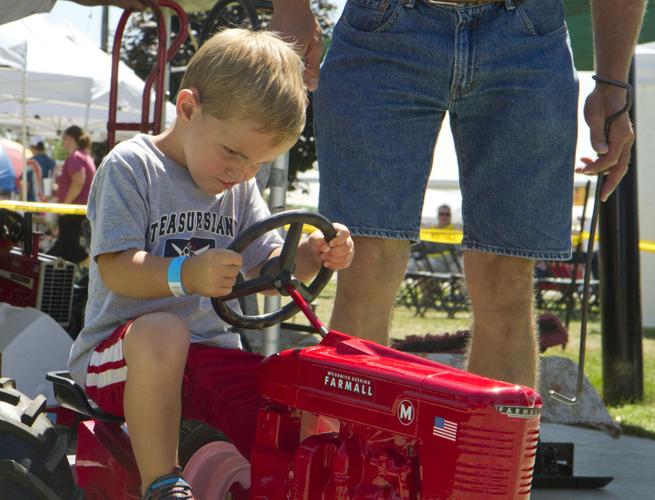 Slideshow Tractor pull Thursday at Elkhart County 4H Fair Multimedia