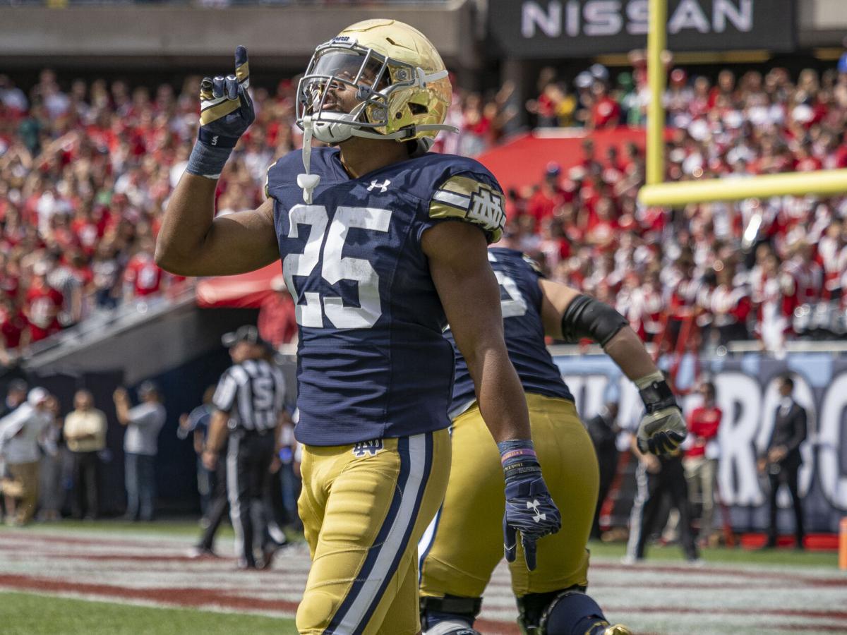 #12 Notre Dame defeats #18 Wisconsin 41-13 - Chris Tyree celebration