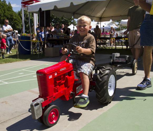 Slideshow Tractor pull Thursday at Elkhart County 4H Fair Multimedia