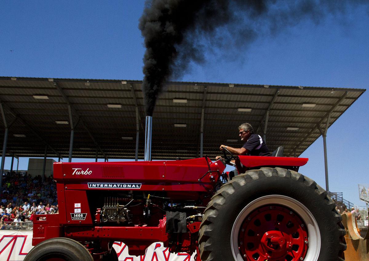 Slideshow Tractor pull Thursday at Elkhart County 4H Fair