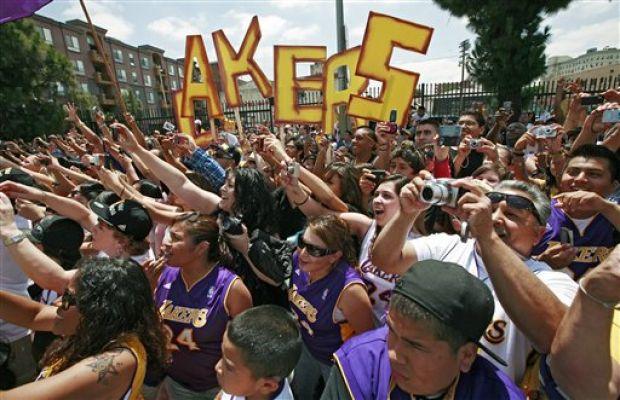 Lakers Fans Celebrate Championship Local Sports Goshennews Com
