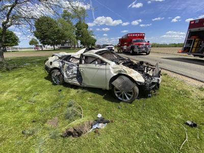 Single vehicle wreck kills one
