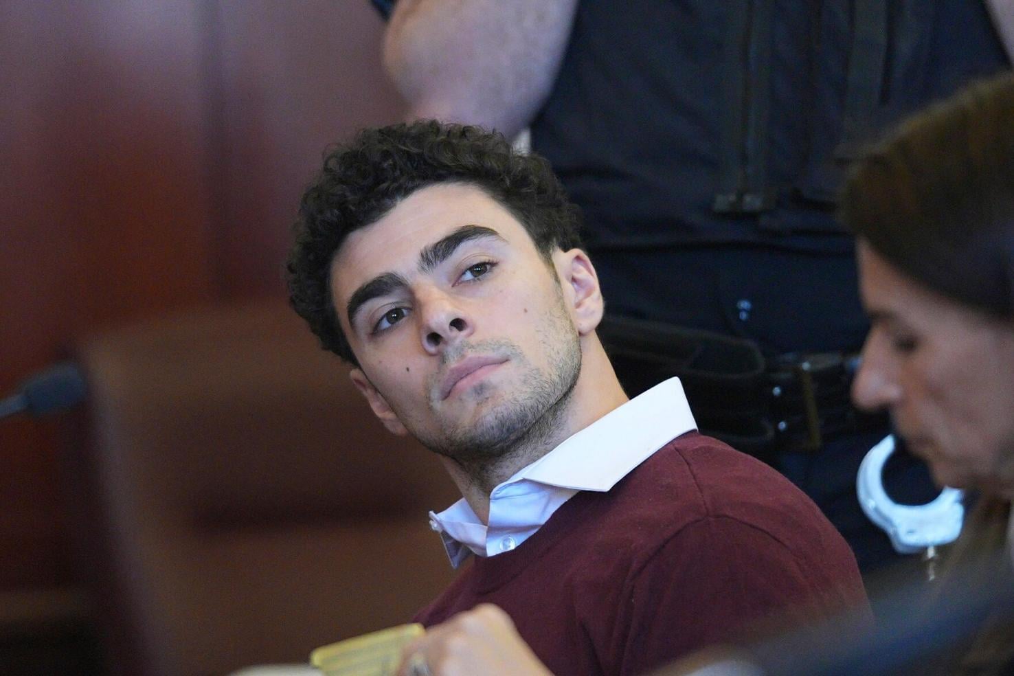 High-Quality Judge Allows Gun And Notebook As Evidence At Mangione’s Trial In Unitedhealthcare Ceo’s Killing Scene Concept