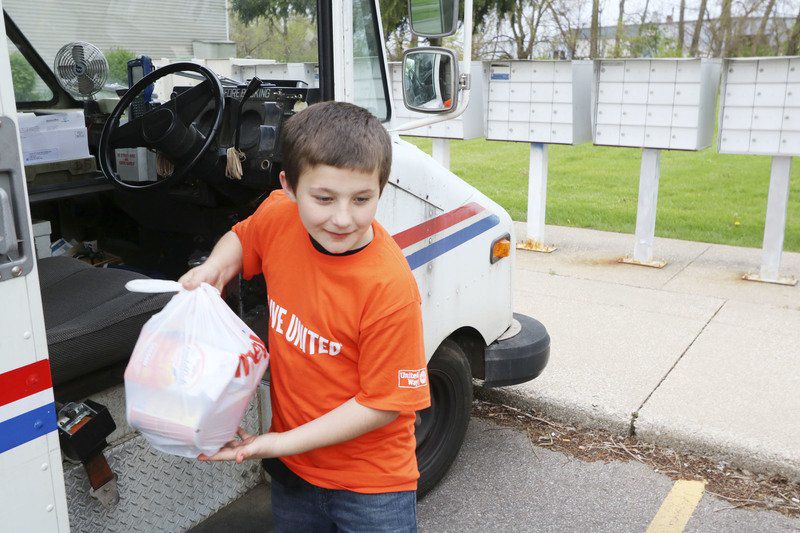 Volunteers help deliver relief for food needs