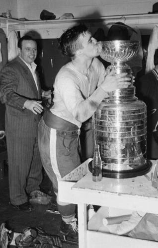 Red Wings legend Ted Lindsay dies at 93