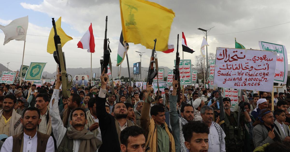 Officials report that Iran-aligned militants in Yemen and Iraq are collaborating to pose a threat to the Gulf region. Officials report that Iran-aligned militants in Yemen and Iraq are collaborating to pose a threat to the Gulf region.