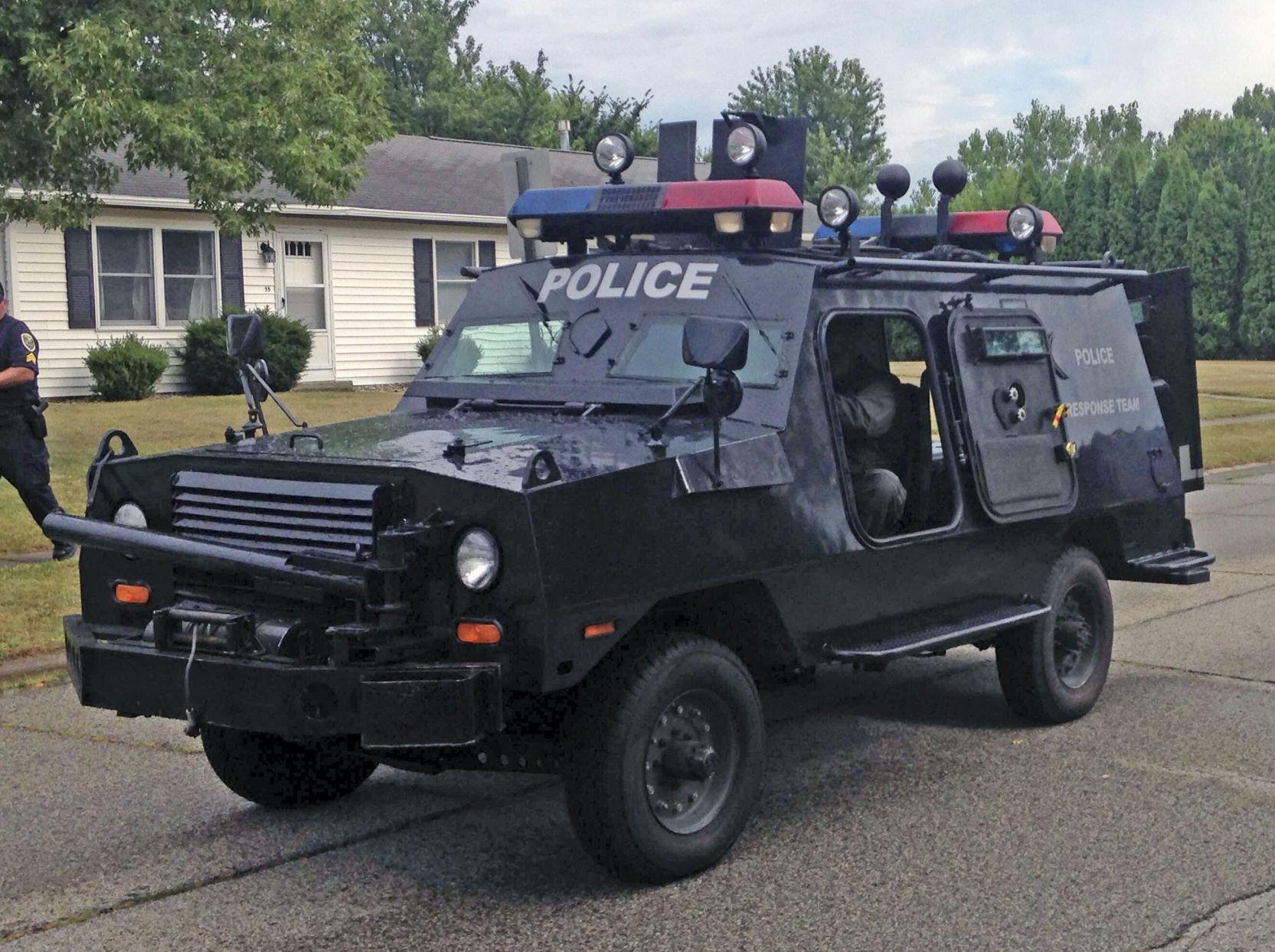 Nappanee man arrested after standoff shuts down neighborhood for hours ...