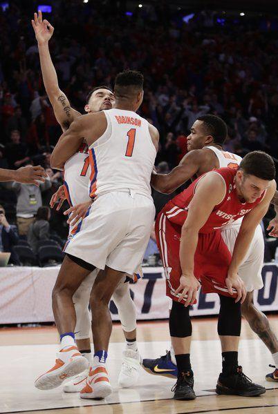 Men S Basketball Elite Chiozza Hits 3 At Ot Buzzer Gators Beat
