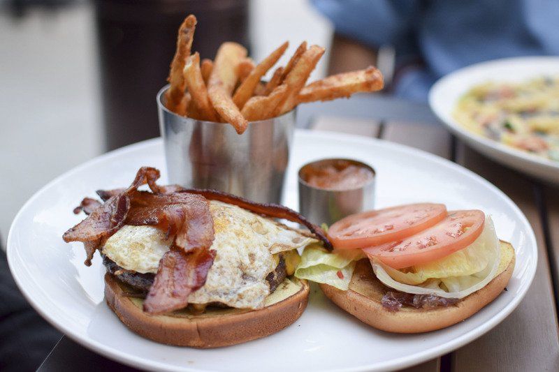 DINING A LA KING Highend food served in a gallery setting proves