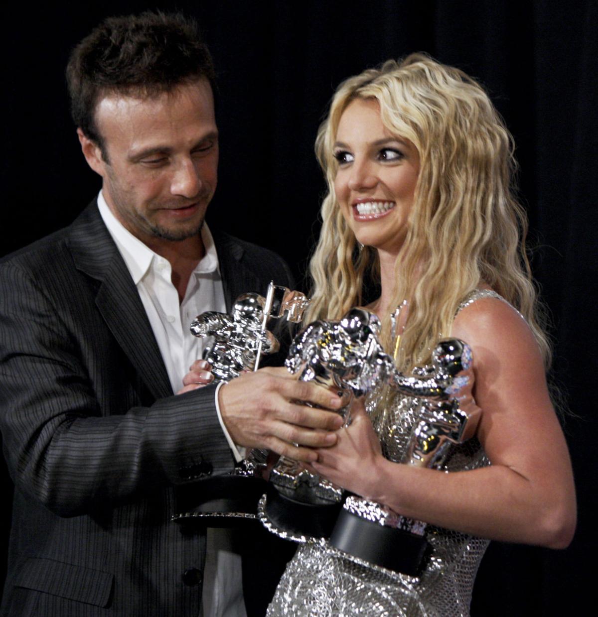 Mtv Vmas Find Few Surprises As Britney Steals Show Lifestyles Goshennews Com
