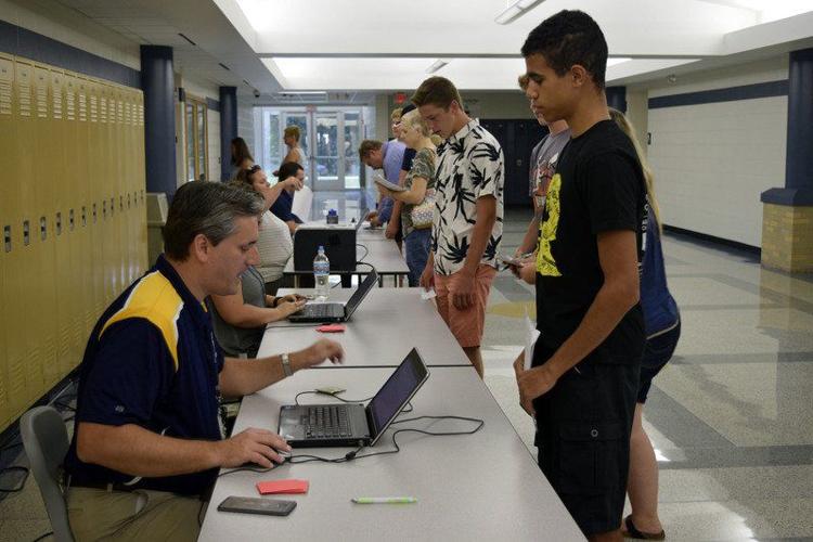 FAIRFIELD SCHOOLS: Junior-senior high students will use laptops to learn this year