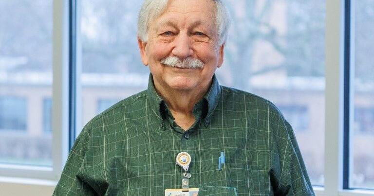 Tobacco treatment specialist Mark Potuck receives hospital's Gardener Award