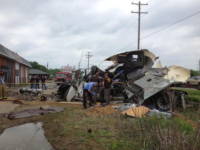 One killed in semi crash in Pierceton News