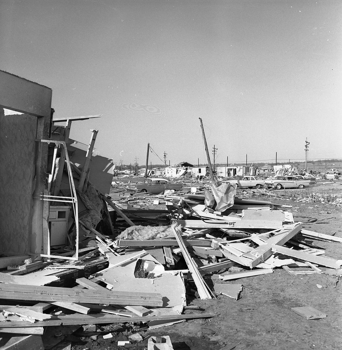 Slideshow Palm Sunday Tornado Damage Multimedia Goshennews Com