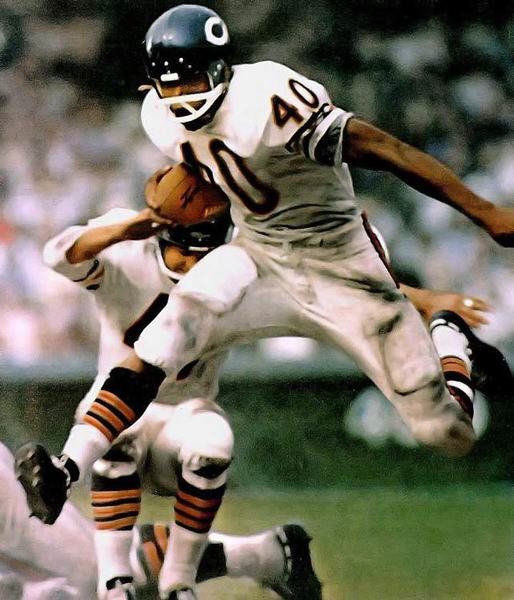 40 FOR 40: Gale Sayers returns to Pro Football Hall of Fame ...