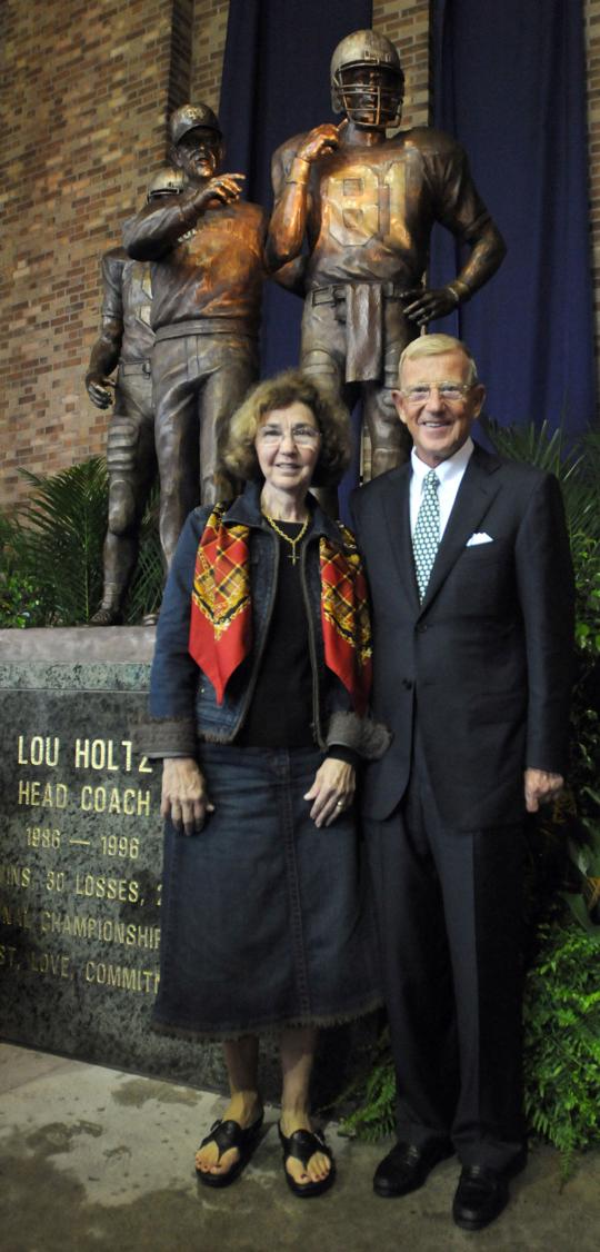 NOTRE DAME FOOTBALL: Beth Holtz wife of former coach Lou Holtz dies ...