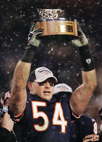 Brian Urlacher Announcers Retirement from the NFL - Dawgs By Nature