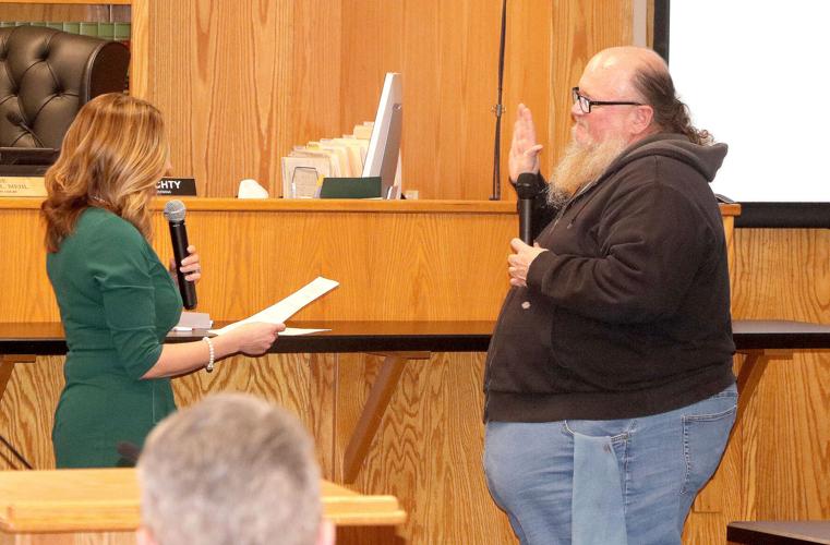 Goshen mayor, officials sworn in at meeting News