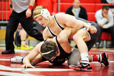 Prep Roundup 17 Spartan Wrestlers Advance To Regionals Sports Goskagit Com