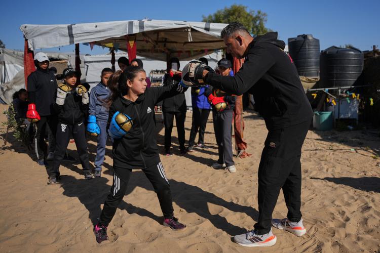 Palestinian girls train at a boxing club in Gaza, in photos | National ...