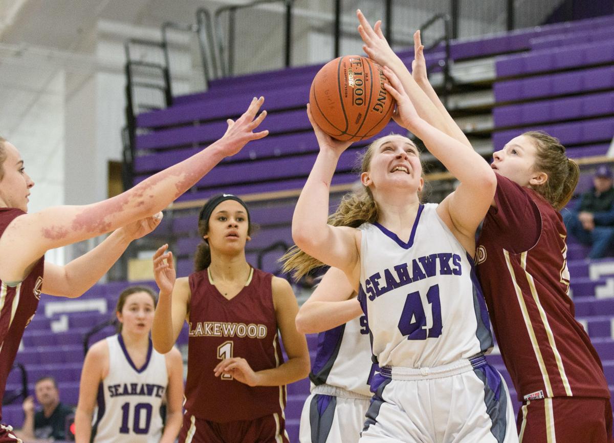 Prep Roundup Seahawks Cruise Past Cougars Sports Goskagit Com