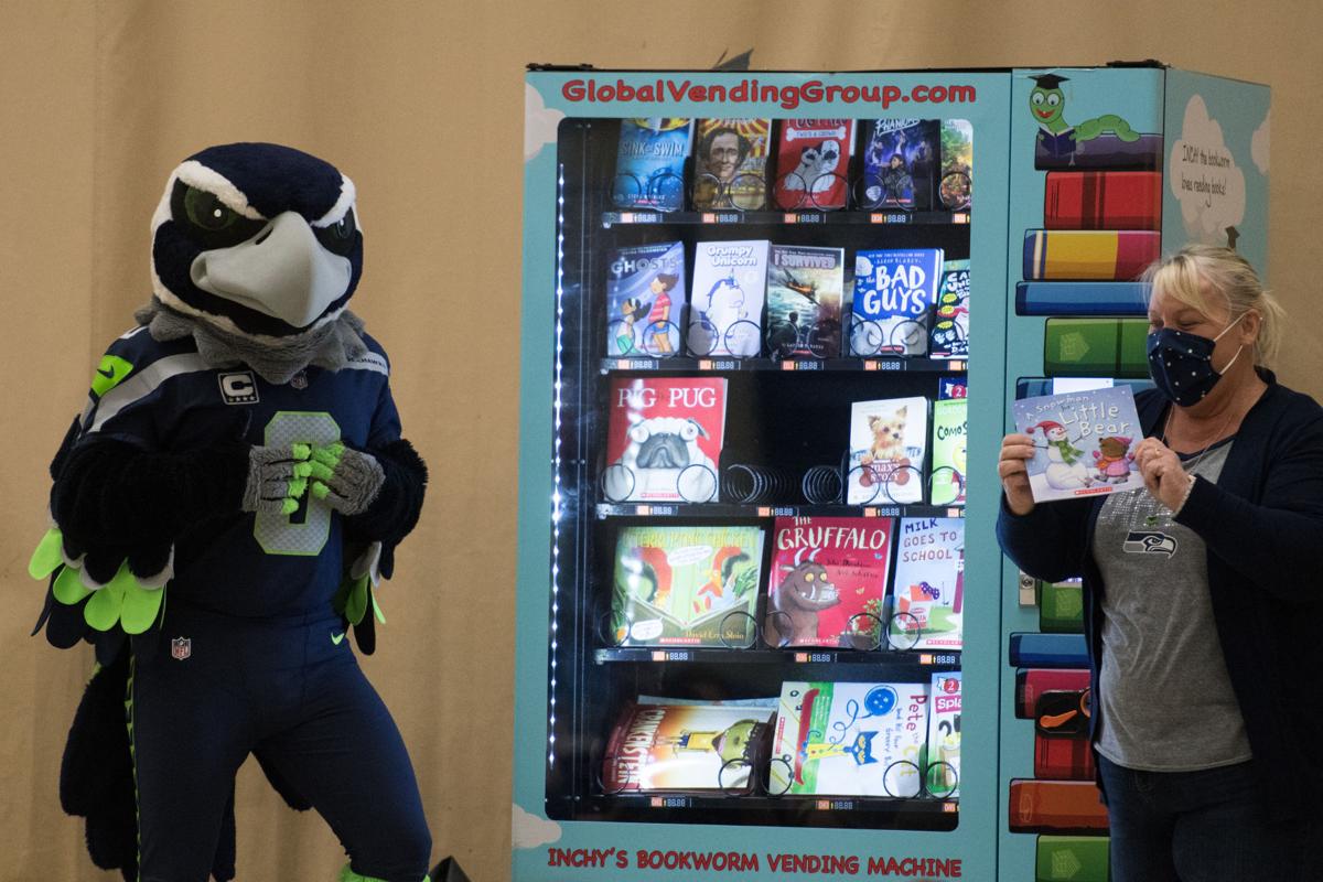 Blitz the Seahawk visits Centennial Elementary-6.jpg