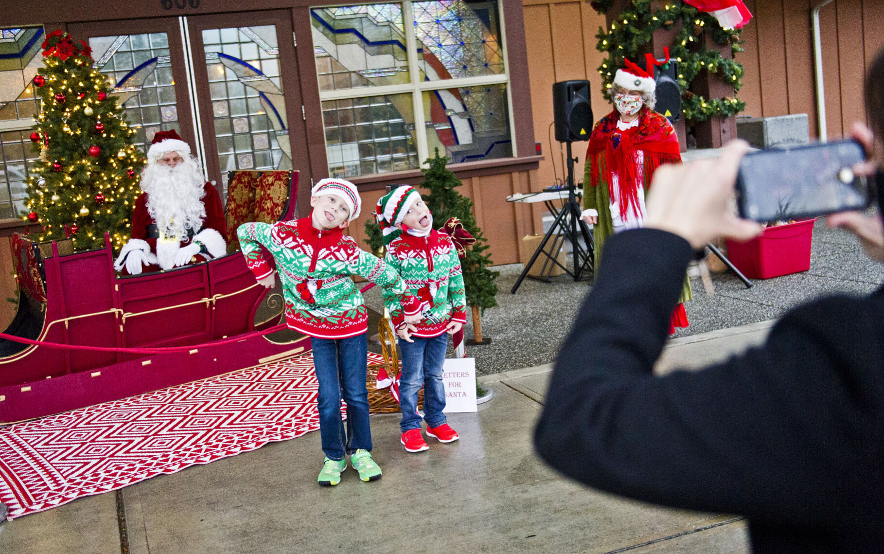 Creating Christmas cheer during COVID-19 | News | goskagit.com