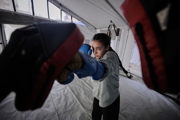 Palestinian girls train at a boxing club in Gaza, in photos | National ...