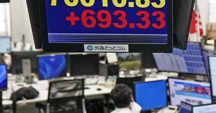 Crude oil prices fall again, while US stocks drift near their all-time highs
