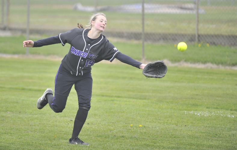 Photos SedroWoolley vs. Anacortes softball Gallery
