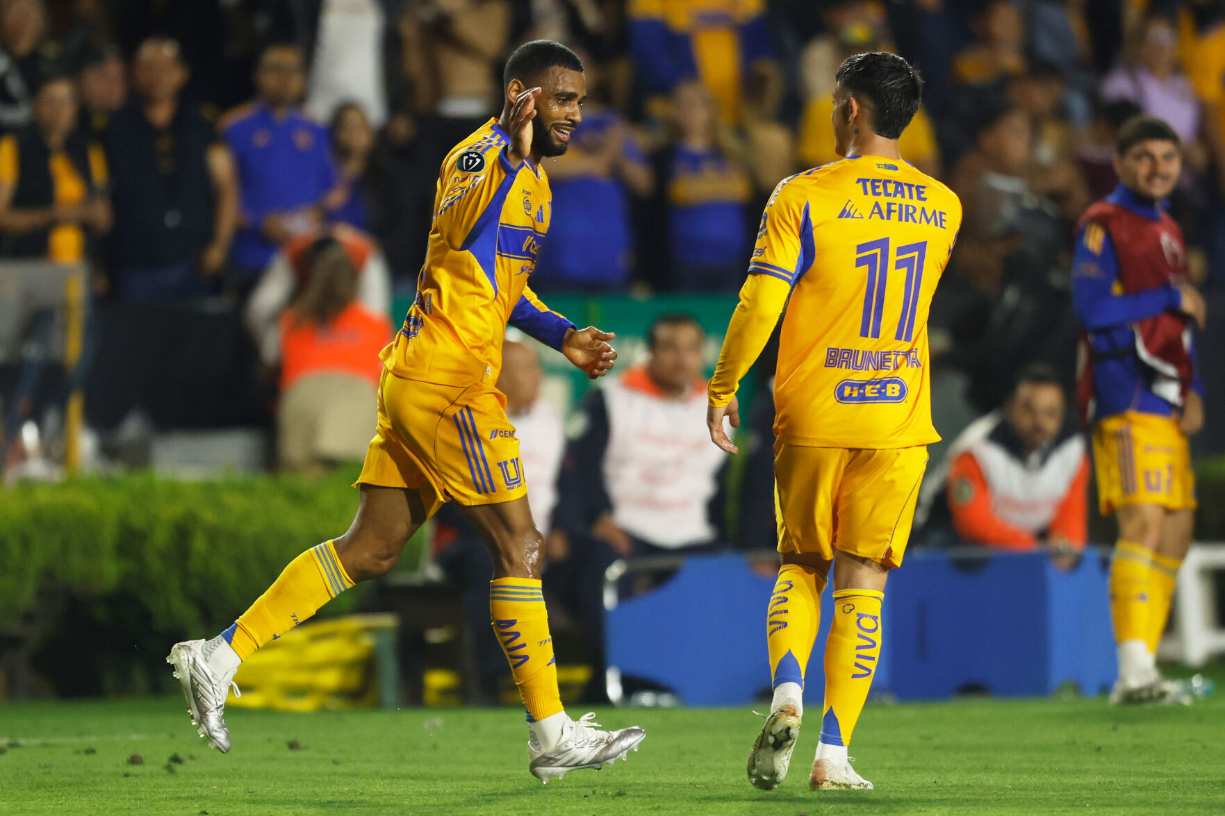 Paulinho's hat trick leads Toluca to a 4-2 first-leg win over LA Paulinho's hat trick leads Toluca to a 4-2 first-leg win over LA