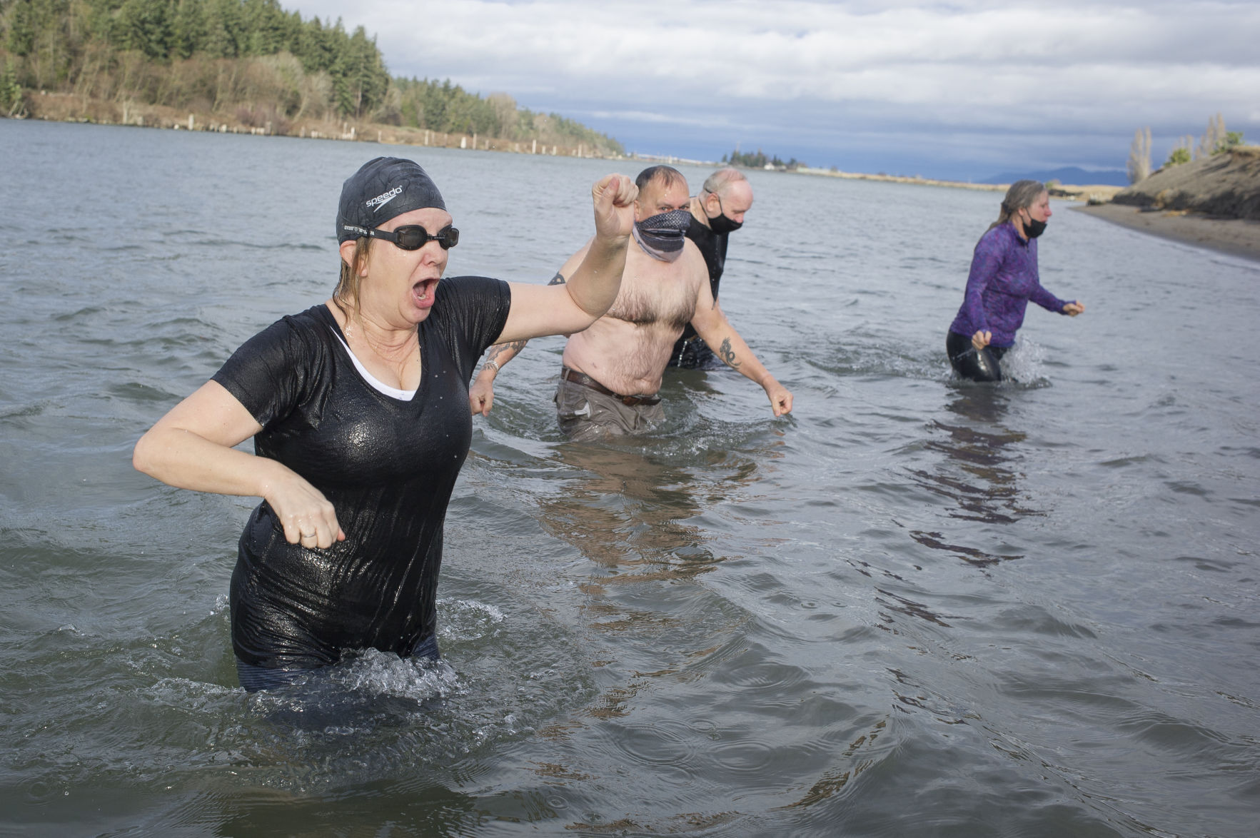 Members of La Conner committee take chilly plunge to celebrate new year - Vimarsana News