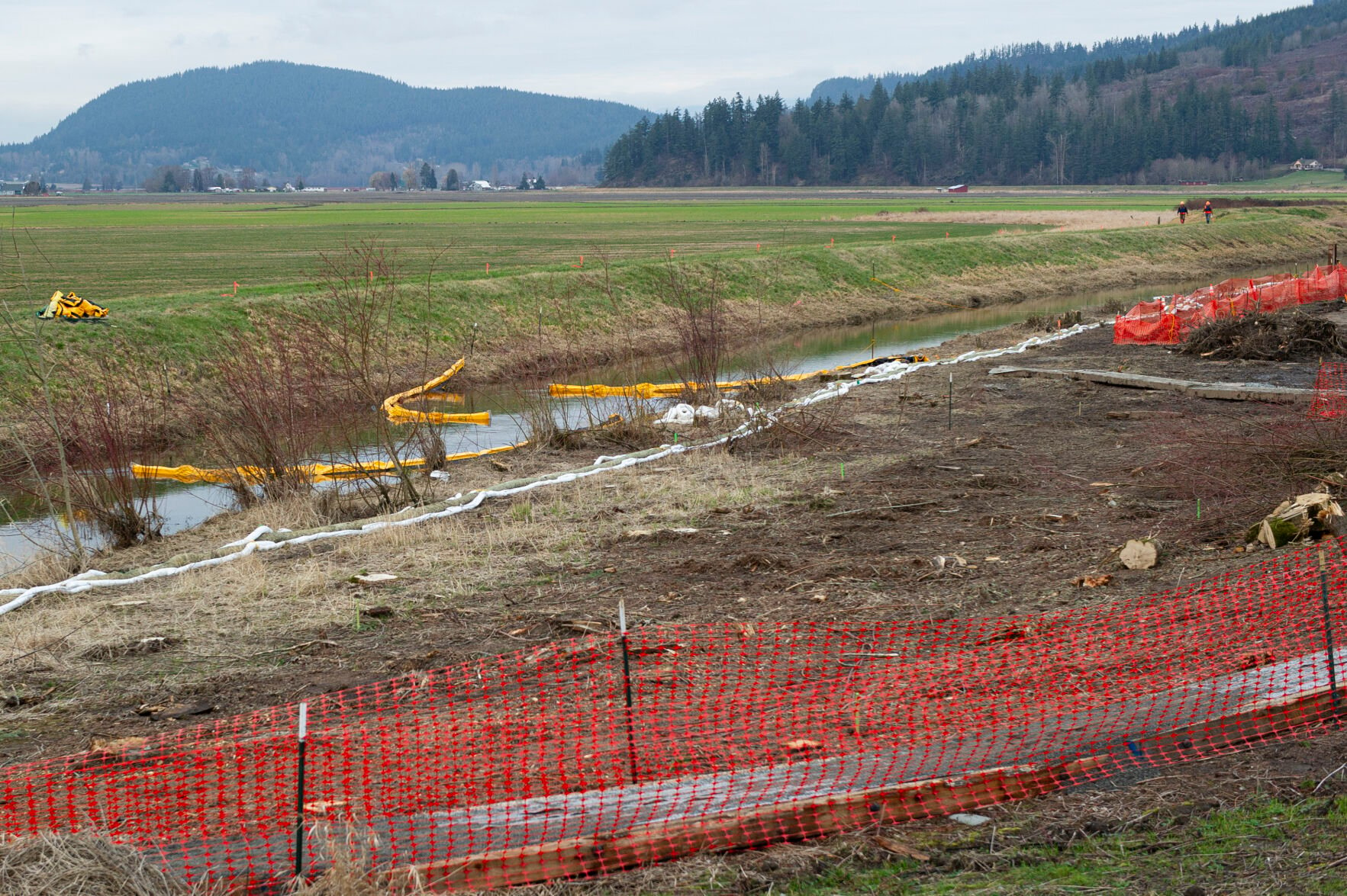 Community Gathers For Meeting On Olympic Pipeline Spill Environment   65c4295d8747a.image 