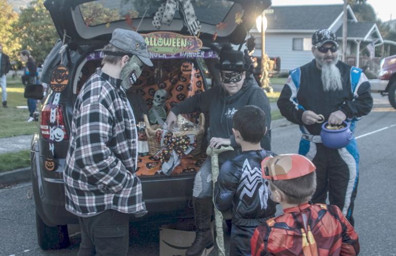 Town of Lyman celebrates Halloween with trunkortreat event Local
